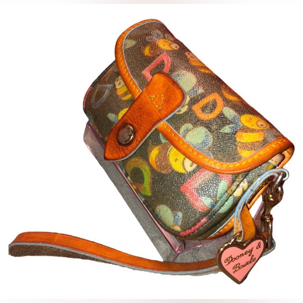 🐝 Dooney & Bourke Limited Edition Vintage Bumble Bee Wristlet Black Heart Charm - Picture 3 of 14
